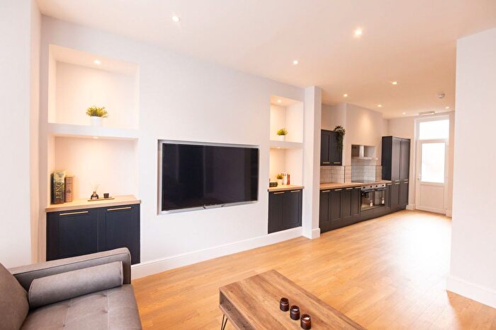 7 Bedroom Terraced House To Rent In Gresford Avenue, Liverpool, L17