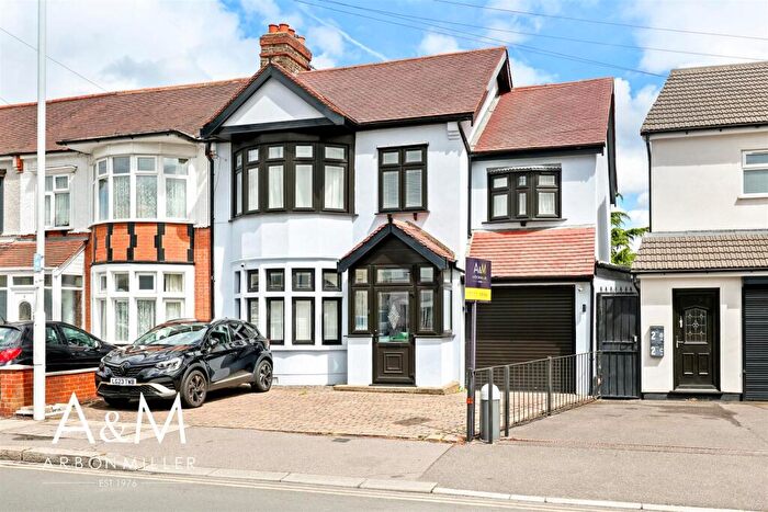 4 Bedroom End Of Terrace House For Sale In Fencepiece Road, Barkingside, IG6