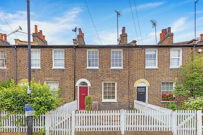 3 Bedroom Property To Rent In Shepherds Bush Place, London, W12