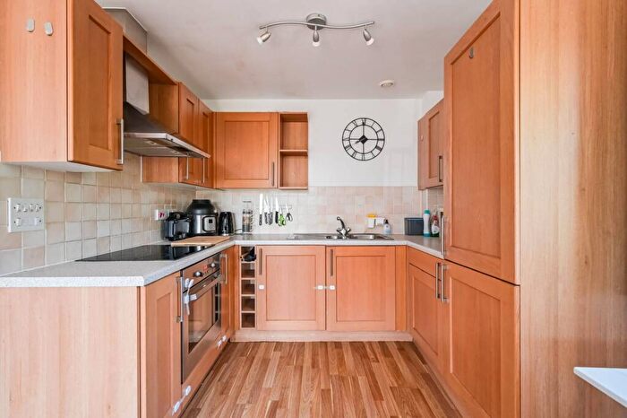 2 Bedroom Flat For Sale In Maltings Close, , Tower Hamlets, London, E3