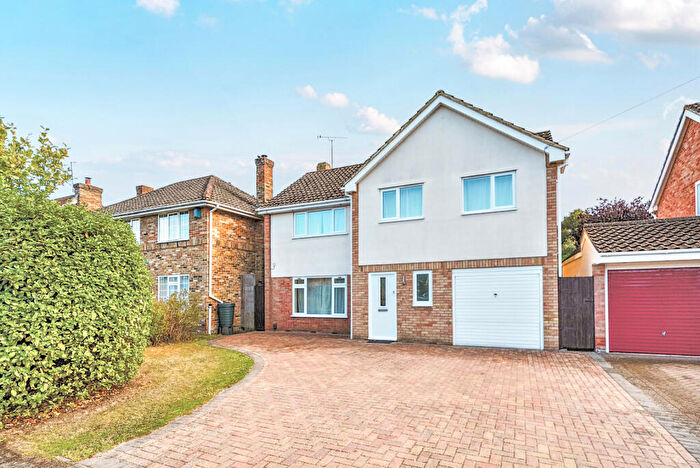4 Bedroom Detached House For Sale In Amberley Drive, Twyford, Reading, Berkshire, RG10