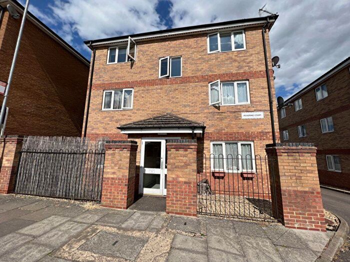 1 Bedroom Flat To Rent In Pickering Court, NN18