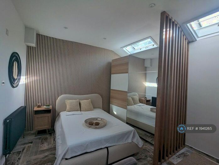 Studio To Rent In Kingsland Road, London, E2