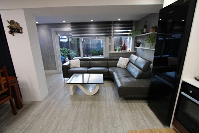 4 Bedroom Terraced House To Rent In Lexden Road, Mitcham, CR4