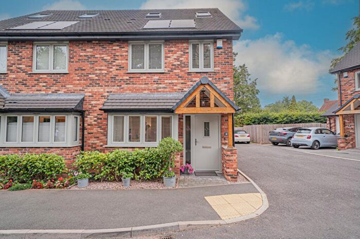 3 Bedroom Semi-Detached House For Sale In Kingsley Gardens, Dorridge, B93