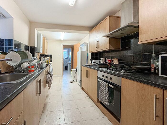 5 Bedroom Property To Rent In Grange Avenue, Reading, RG6