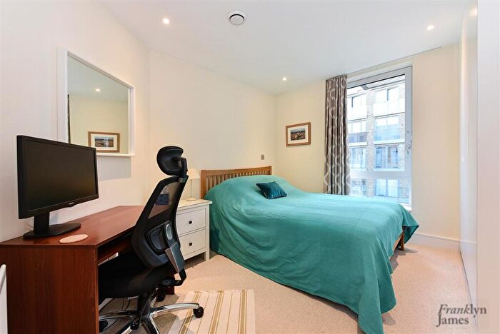 2 Bedroom Apartment For Sale In St. Annes Street, London, E14