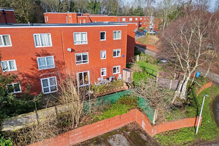 2 Bedroom Flat For Sale In Norton Hill, Windmill Hill, WA7