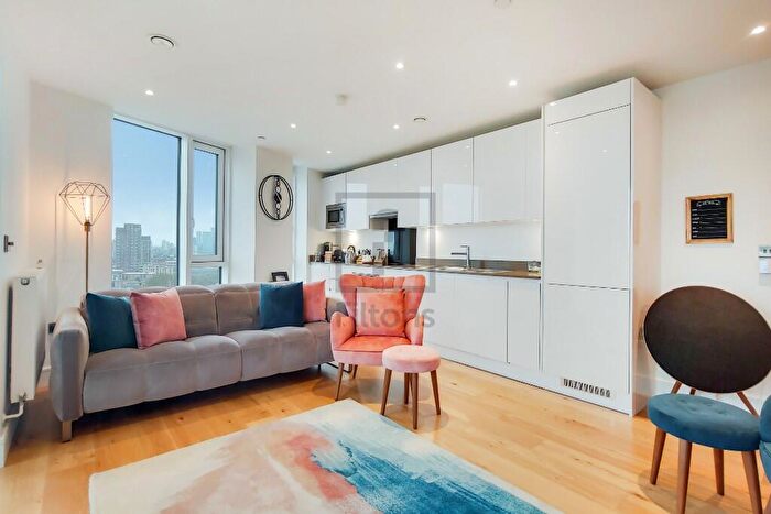 2 Bedroom Apartment For Sale In High Street, London, E15