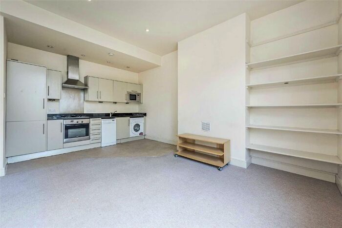 2 Bedroom Flat To Rent In Old Station Way, Clapham, London, SW4