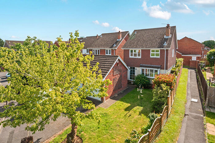 3 Bedroom Detached House For Sale In Farmers Way, Seer Green, HP9