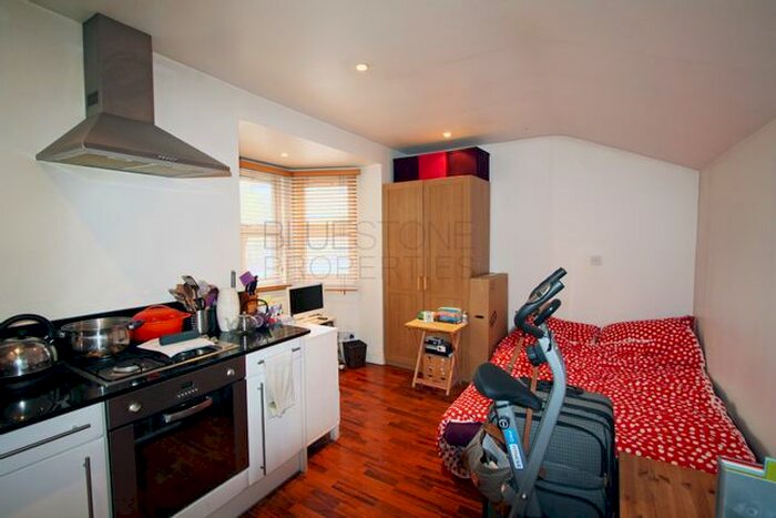 Studio To Rent In Balham High Road, London, SW17