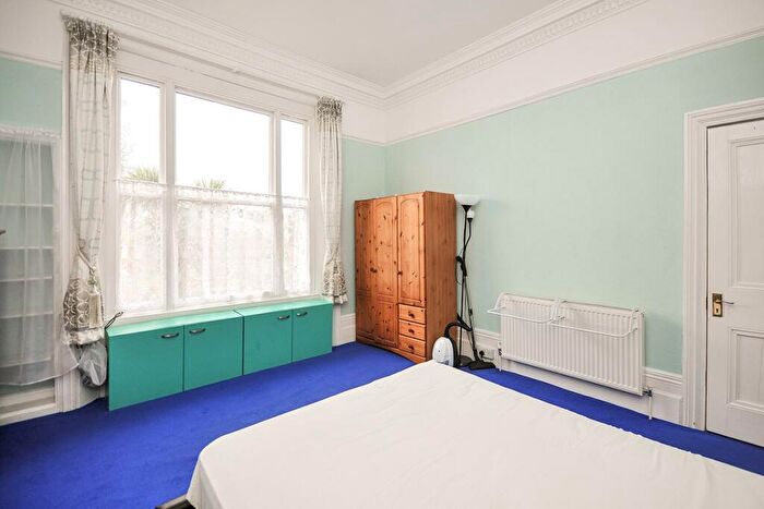 1 Bedroom Flat To Rent In Overcliffe, Gravesend, Kent, DA11
