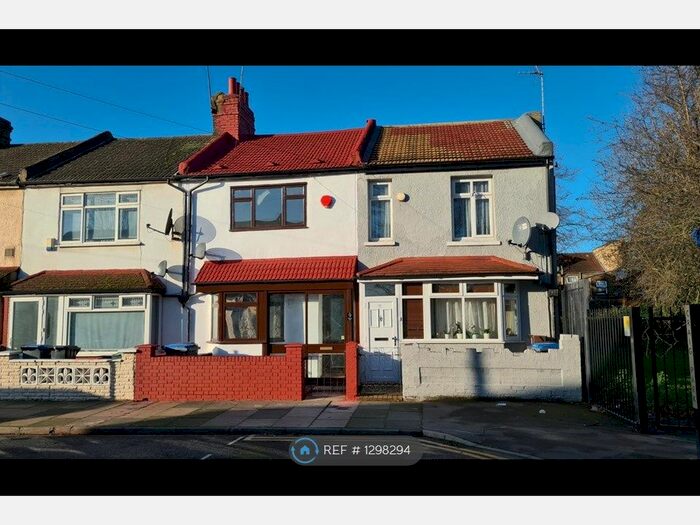 3 Bedroom Terraced House To Rent In Glasgow Road, London N18