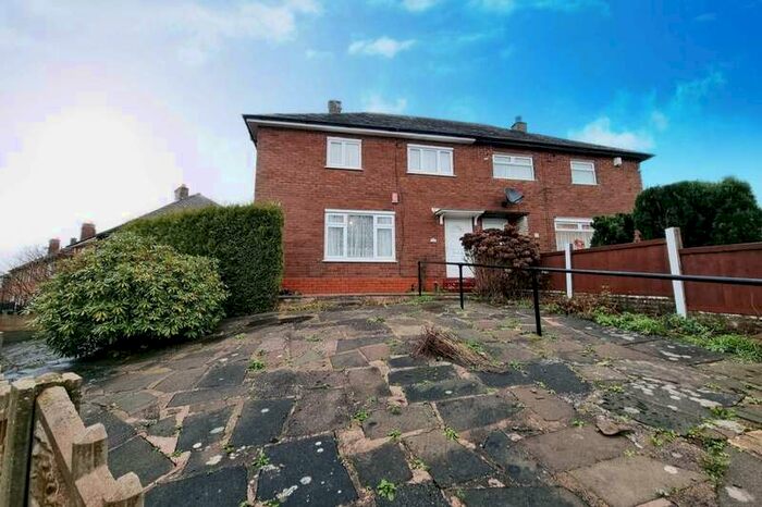 3 Bedroom Semi-Detached House To Rent In Dawlish Drive, Stoke-on-trent, ST2