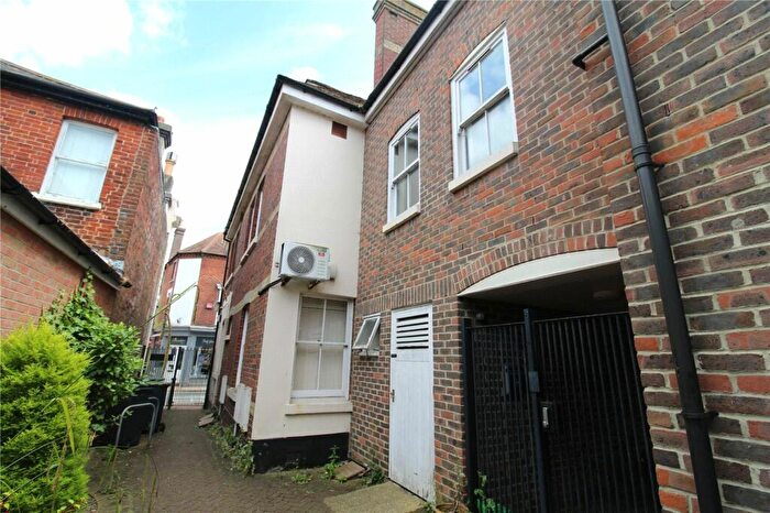 1 Bedroom Flat To Rent In North Street, Havant, Hampshire, PO9