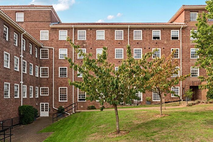 2 Bedroom Flat For Sale In Scott Avenue, Putney, London, SW15