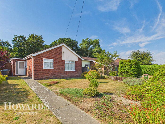 2 Bedroom Detached Bungalow For Sale In Sands Lane, Lowestoft, NR32