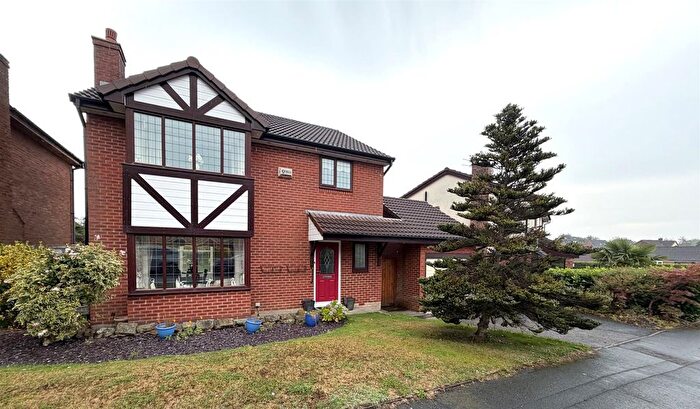4 Bedroom Detached House For Sale In Whitsundale, Westhoughton, Bolton, BL5