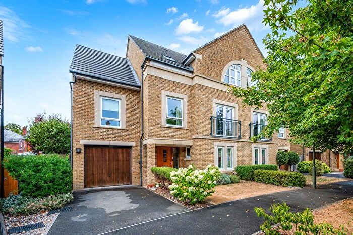 4 Bedroom Semi Detached House For Sale In Glanville Way, Epsom, KT19