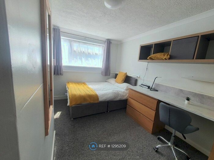 4 Bedroom Terraced House To Rent In Clyde Gardens, Bath BA2