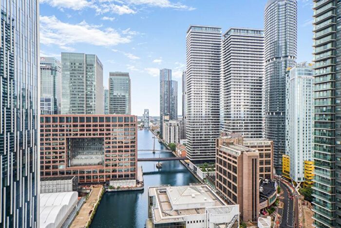 2 Bedroom Flat To Rent In Landmark Pinnacle, Marsh Wall, E14