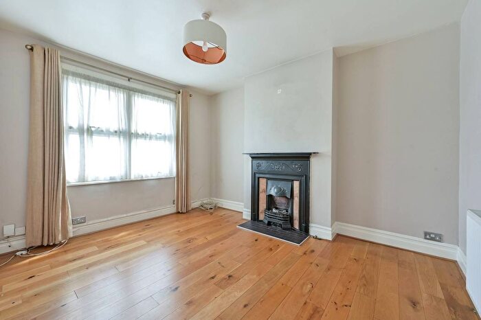 3 Bedroom Maisonette To Rent In Morden Road, South Wimbledon, London, SW19