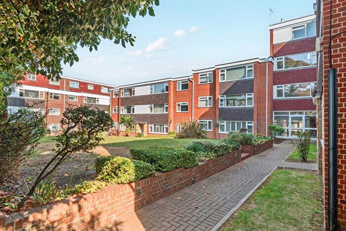 2 Bedroom Flat For Sale In Deer Park Close, Kingston Upon Thames, KT2