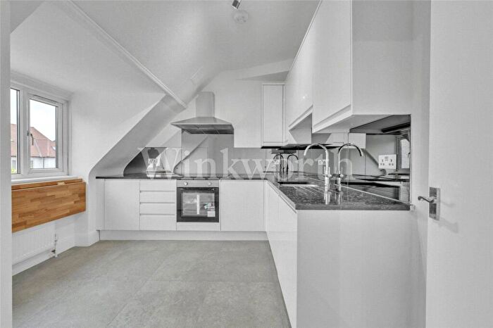 2 Bedroom Apartment To Rent In Ravenscroft Avenue, London, NW11
