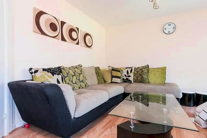 3 Bedroom Semi-Detached House To Rent In Silverknowes Eastway, Edinburgh, EH4