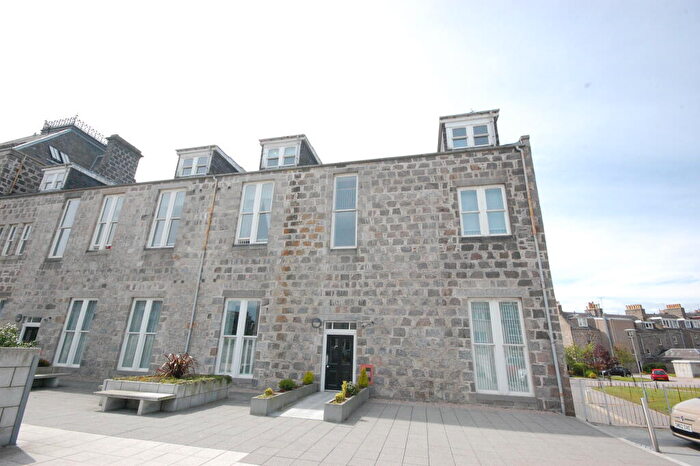 2 Bedroom Flat To Rent In Dee Village, Millburn Street, City Centre, Aberdeen, AB11