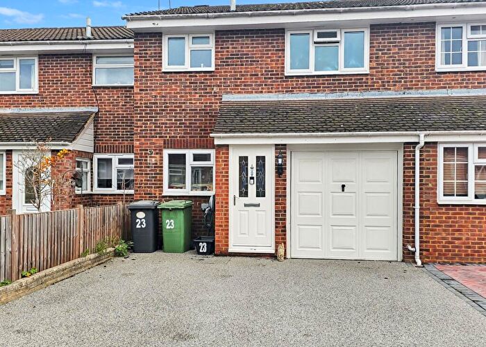 3 Bedroom Terraced House For Sale In Elm Close, Bordon, GU35