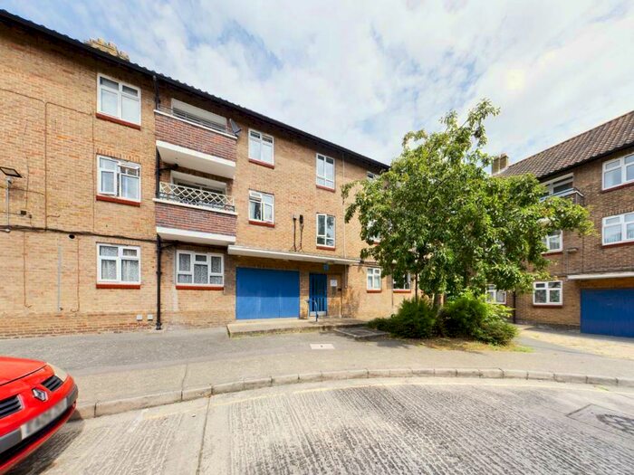 1 Bedroom Flat To Rent In John Newton Court, Welling, Kent, DA16