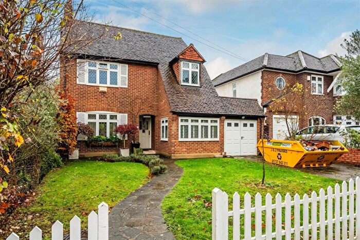 4 Bedroom Detached House For Sale In Nonsuch Walk, Cheam, SM2