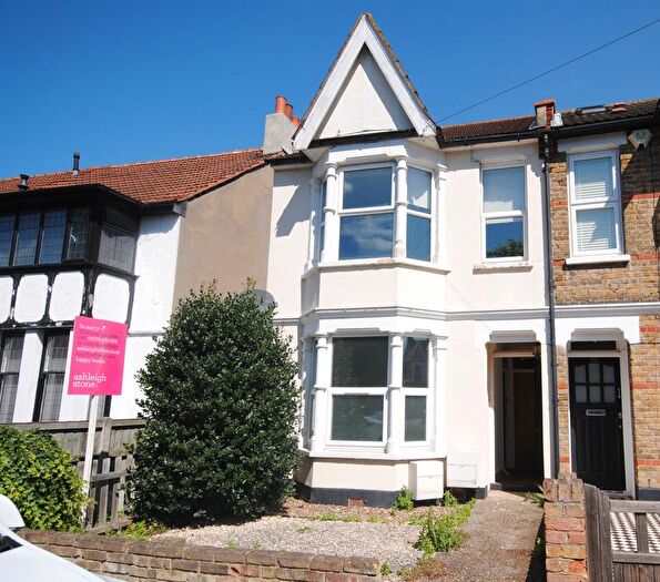 2 Bedroom Flat To Rent In Grange Road, Leigh-On-Sea, SS9
