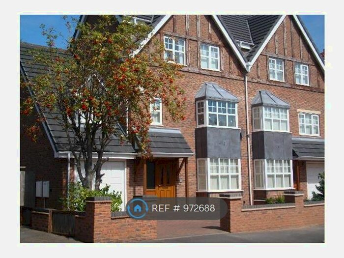 4 Bedroom Semi-Detached House To Rent In Wentworth Road, Birmingham, B17