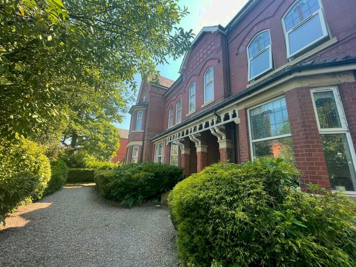 2 Bedroom Apartment To Rent In - Buxton Road, SK2