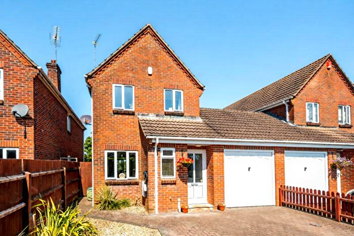 3 Bedroom Link Detached House To Rent In Charborough Way, Sturminster Marshall, Wimborne, BH21