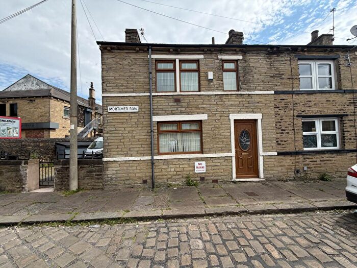 2 Bedroom End Of Terrace House To Rent In Mortimer Row, Bradford, BD3
