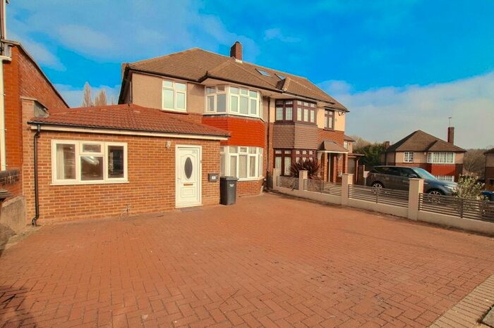 5 Bedroom Semi-Detached House To Rent In Summit Close, Southgate, London, N14