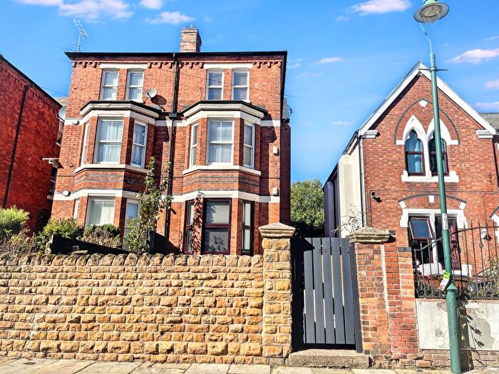 3 Bedroom Flat For Sale In Gedling Grove, Nottingham, Nottinghamshire, NG7
