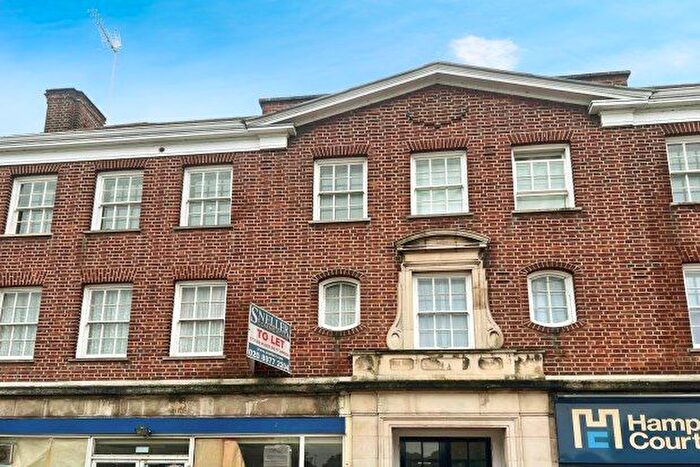 3 Bedroom Flat To Rent In Hampton Court Parade, East Molesey, KT8