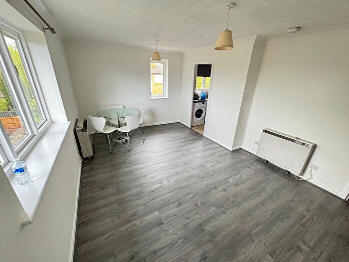 1 Bedroom Flat To Rent In Pittman Gardens, Ilford, IG1