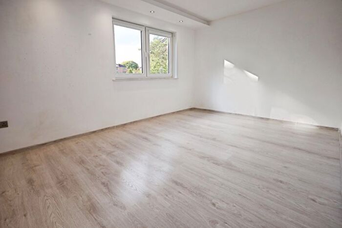 2 Bedroom Flat To Rent In A Wimborne Road, Bournemouth, BH2