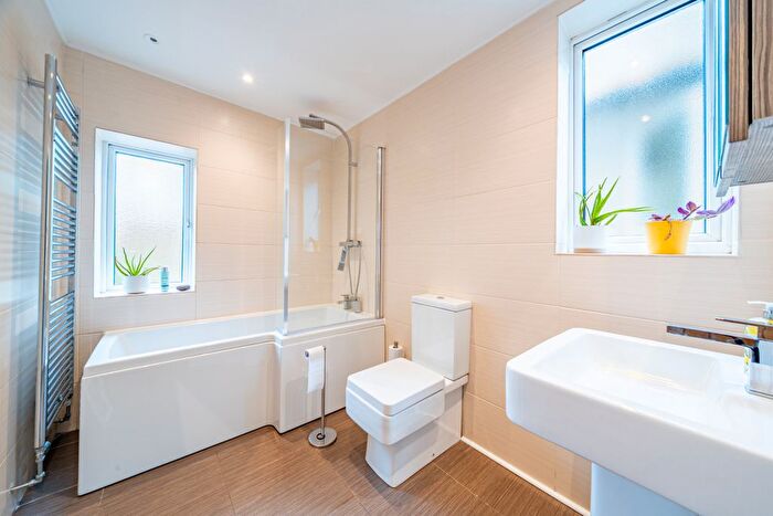 4 Bedroom Detached House For Sale In Trent Boulevard, West Bridgford, NG2