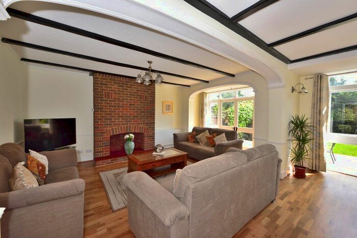 4 Bedroom Semi-Detached House To Rent In Clarendon Road, Ealing, W5