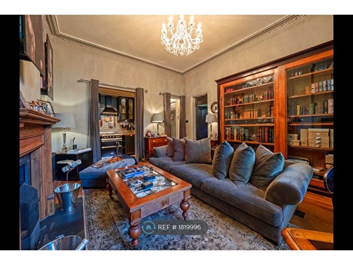 2 Bedroom Flat To Rent In Elsham Road, London, W14
