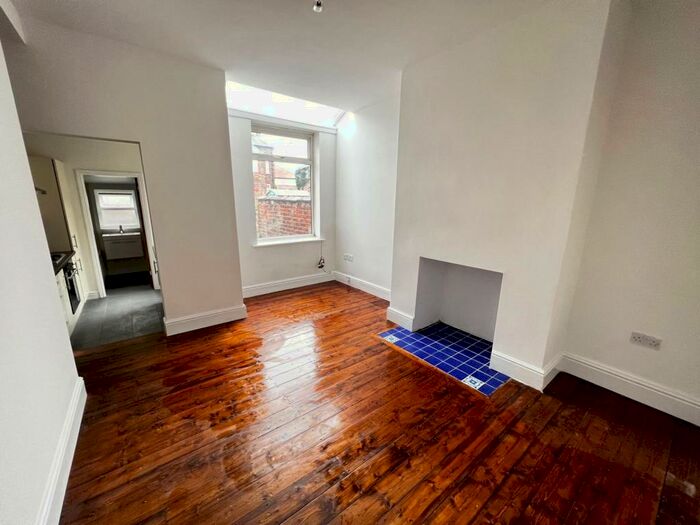 2 Bedroom House To Rent In Wolseley Road, M33