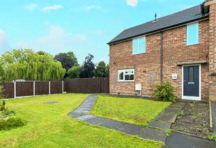 2 Bedroom House To Rent In Rufford Close, Chesterfield, S40