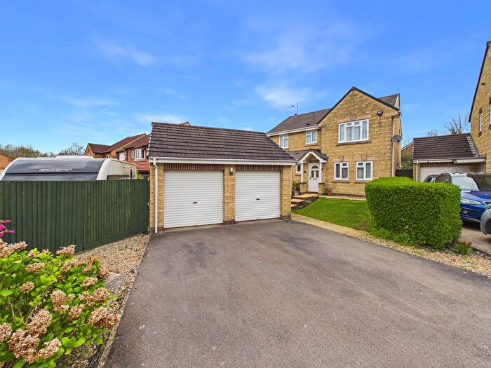 4 Bedroom Detached House For Sale In Rosemary Close, Calne, Wiltshire, SN11